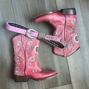 Girls cowboy boots and belt